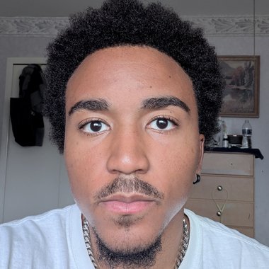 MaKhi G. - Freelance Graphic Designer