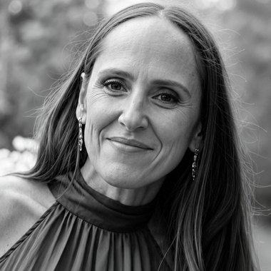 Sandra C. - Freelance Graphic Designer