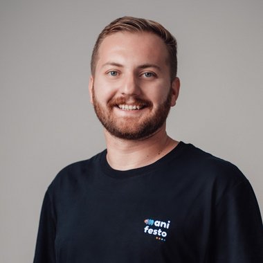 Xhulio G. - Freelance Web Designer