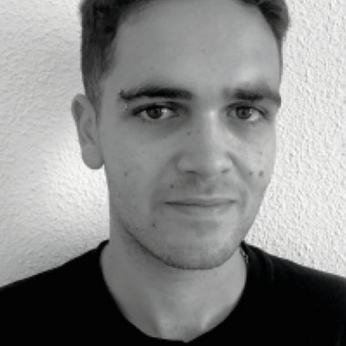 Alvaro V. - Freelance Designer