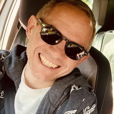 Dominique B. - Freelance Graphic Designer