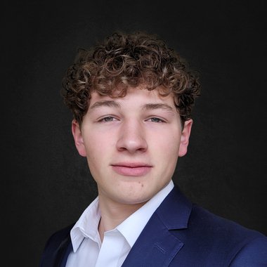 EliasPowell - Freelance Graphic Designer