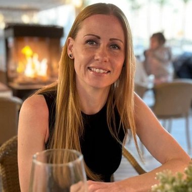 Claire G. - Freelance Graphic Designer