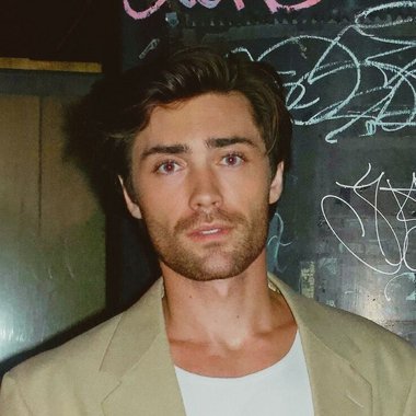 Cam M. - Freelance Singer