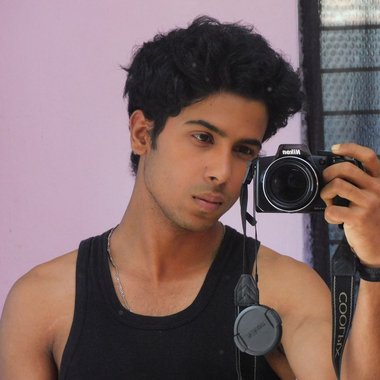 Rohit R. - Freelance Graphic Designer