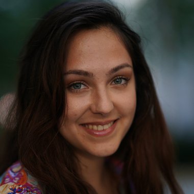 Ana J. - Freelance Singer