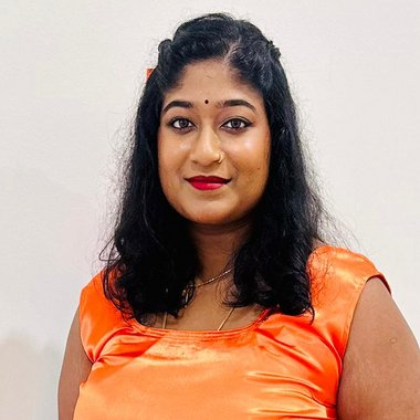 Veronia D. - Freelance Social Media Manager