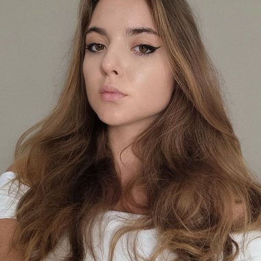 Elina P. - Freelance Designer