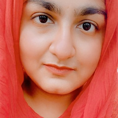Iqra L. - Freelance Ugc Creator