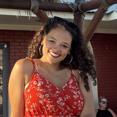 Maria R. - Freelance Writer