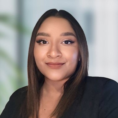 MIRIAM B. - Freelance Graphic Designer