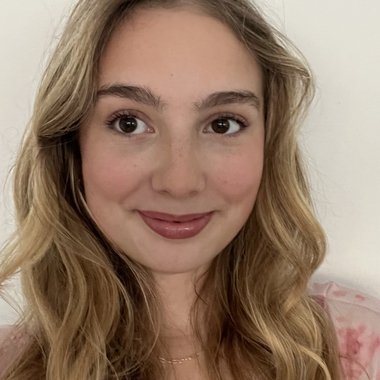 Molly S. - Freelance Content Creator
