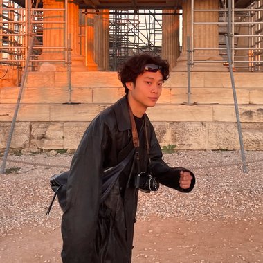 Jay L. - Freelance Graphic Designer