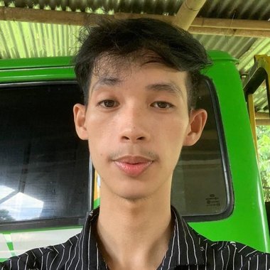 Ralph E. - Freelance Brand Designer