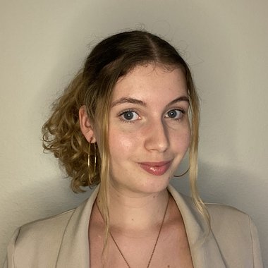 Mira B. - Freelance Content Creator