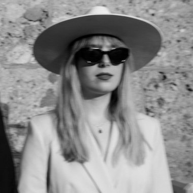 Dione R. - Freelance Brand Designer