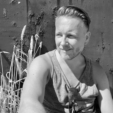 Gavin H. - Freelance Designer