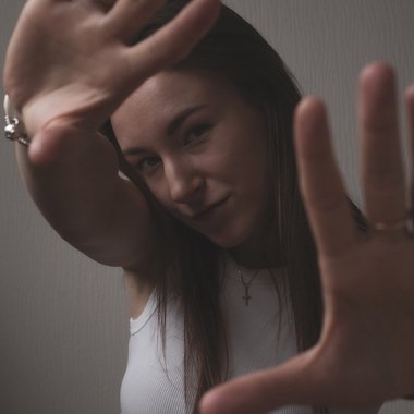 Alina L. - Freelance Motion Graphic Designer