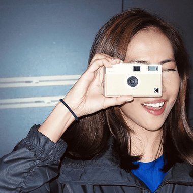 Pauline L. - Freelance Graphic Designer