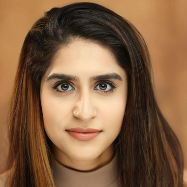 Clara E. - Freelance Copywriter