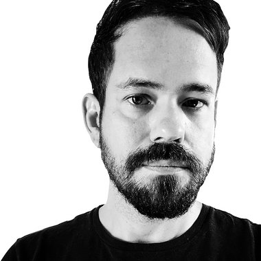 Hannes S. - Freelance Graphic Designer