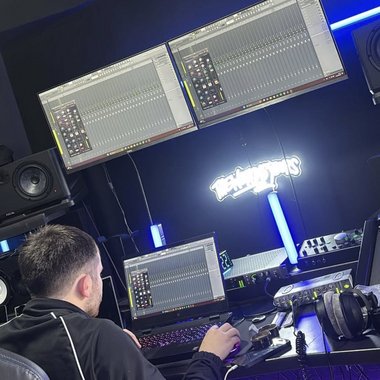 Ryan M. - Freelance Music Producer