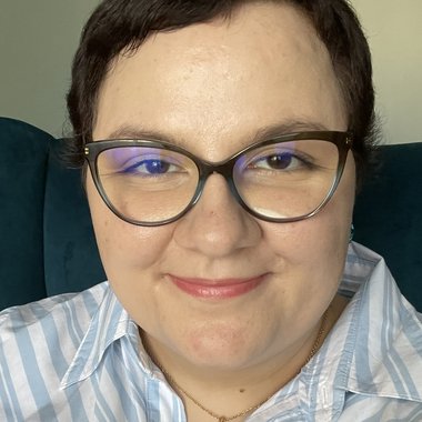 Elena H. - Freelance Social Media Manager