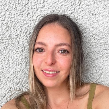 Natalí B. - Freelance Graphic Designer