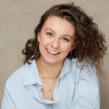 Lucy M. - Freelance Dancer