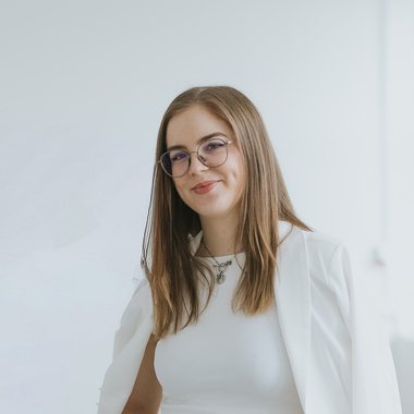 Eva H. - Freelance Web Designer