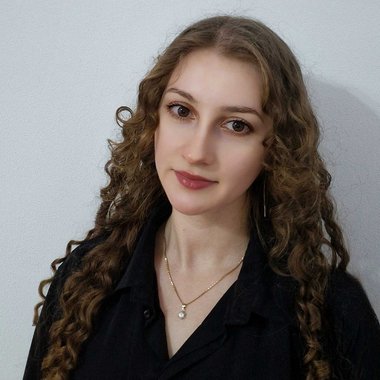 Adelina S. - Freelance Ui Designer