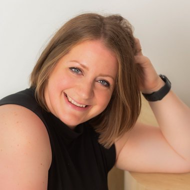 Taryn O. - Freelance Graphic Designer