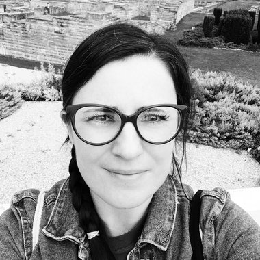 Eva N. - Freelance Designer