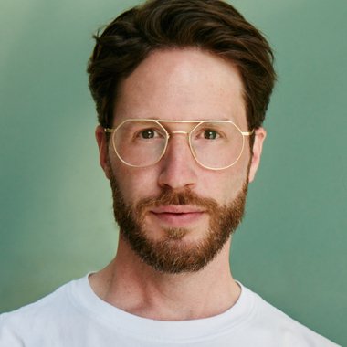 Andy W. - Freelance Graphic Designer