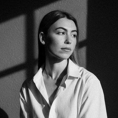 Valentina G. - Freelance Brand Designer