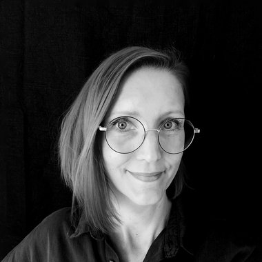 Nina B. - Freelance Brand Designer