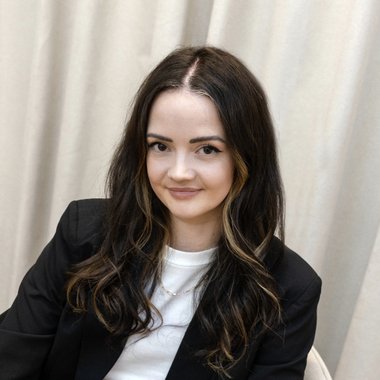 Anna D. - Freelance Brand Designer