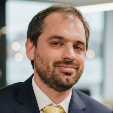 Ricardo L. - Freelance Digital Marketer