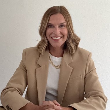 Alexandra B. - Freelance Fractional Cmo