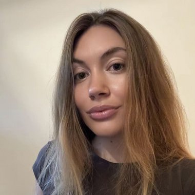 Poppy H. - Freelance Social Media Manager