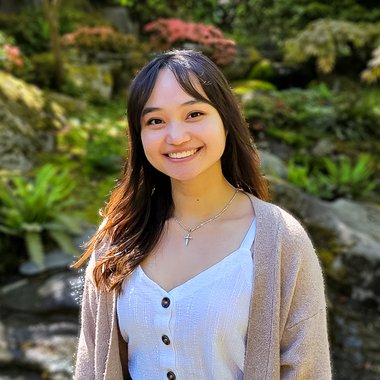 Anh N. - Freelance Graphic Designer