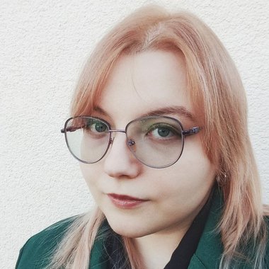 Eva K. - Freelance Web Designer