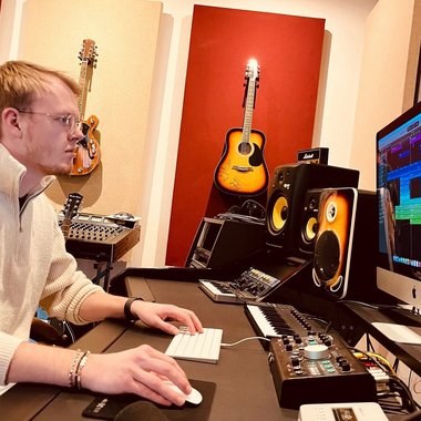 Eilo - Freelance Podcast Producer