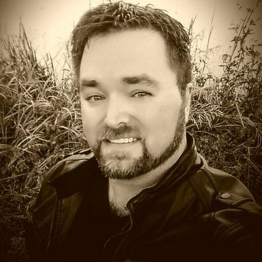 Robert H. - Freelance Artworker