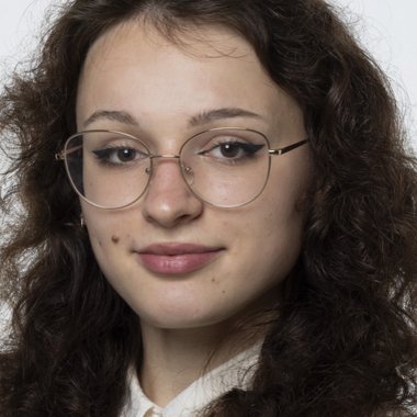 Anna - Freelance Graphic Designer