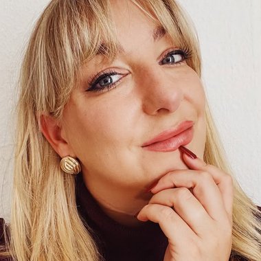 Ashley J. - Freelance Copywriter