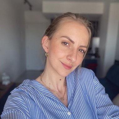 Gabriela S. - Freelance Ui Designer