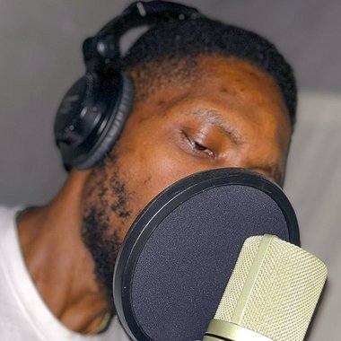 Uzee B. - Freelance Musician