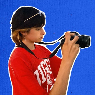 Valentina O. - Freelance Graphic Designer