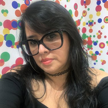 Dileny J. - Freelance Graphic Designer